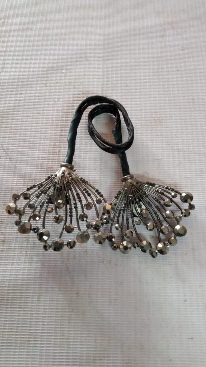 Very Attacractive Twist Clip Hair Bun Making Tool Style Hair - 1 pc